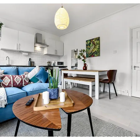 Earth Tones & Greenery: 4Br Flat Sleeps 8 London Exterior photo