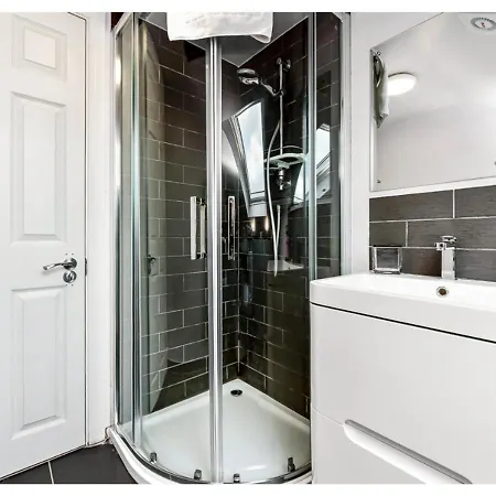 Earth Tones & Greenery: 4Br Flat Sleeps 8 London Exterior photo