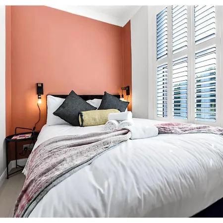 Earth Tones & Greenery: 4Br Flat Sleeps 8 London Exterior photo