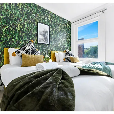 Earth Tones & Greenery: 4Br Flat Sleeps 8 London Exterior photo