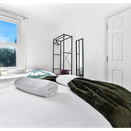 Earth Tones & Greenery: 4Br Flat Sleeps 8 London Exterior photo