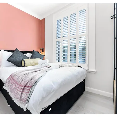 Earth Tones & Greenery: 4Br Flat Sleeps 8 London Exterior photo